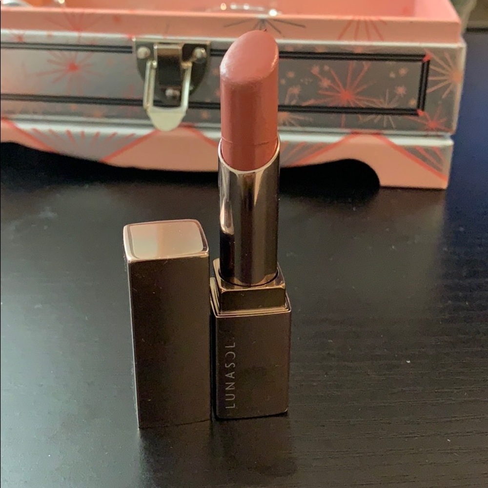 Lunasol lipstick in EX05